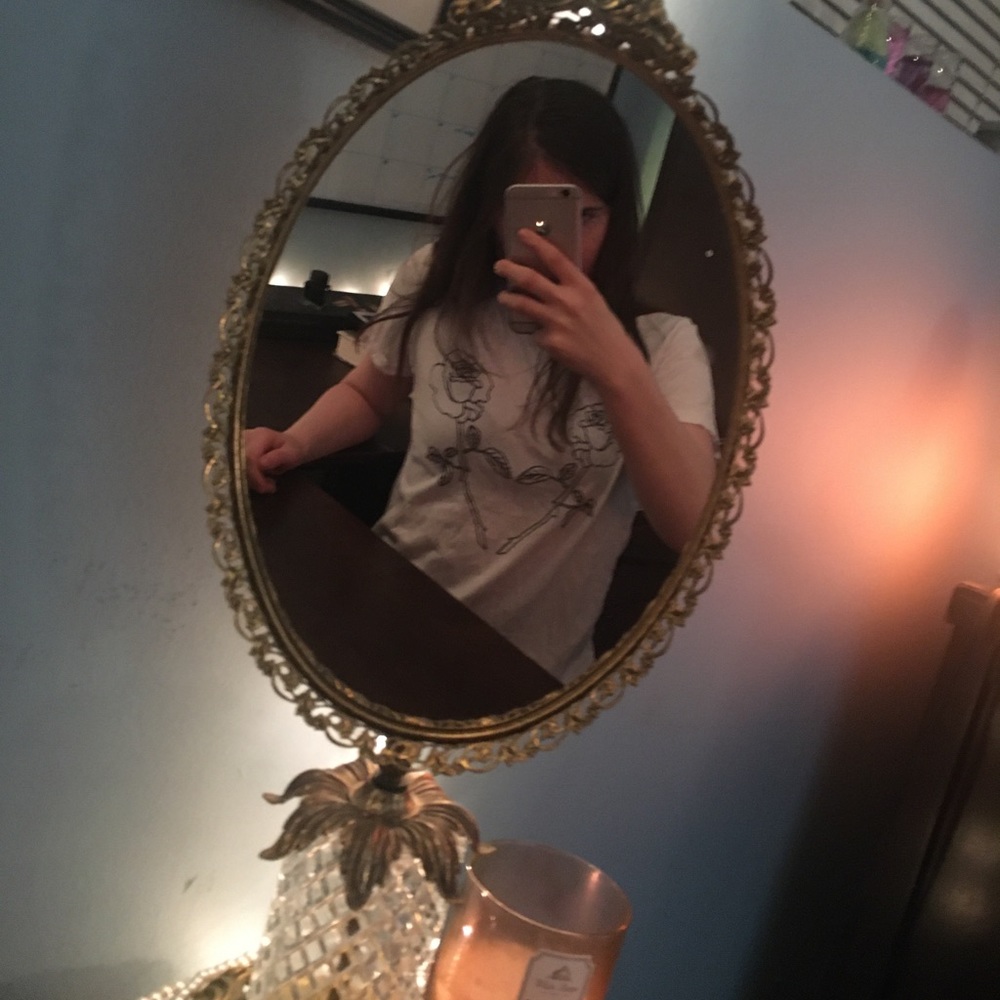 White rose design graphic t-shirt